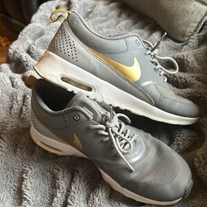 Nikeid Air Max Thea size women’s 8.5